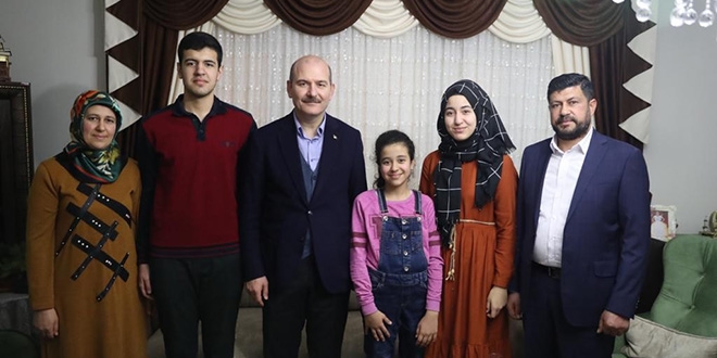 Bakan Soylu'dan şehit ailesine ziyaret