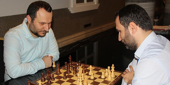 İkizlerin 3,5 saat süren satranç mücadelesi