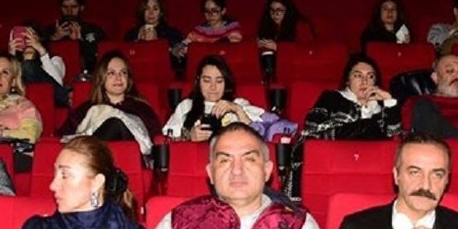 Kültür Bakanı'na sinemada, 30 dakika reklam izlettiler