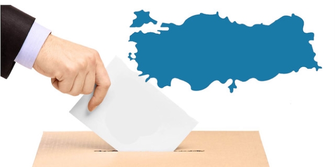 Parti parti dolaşan 4 renkli belediye başkan adayı