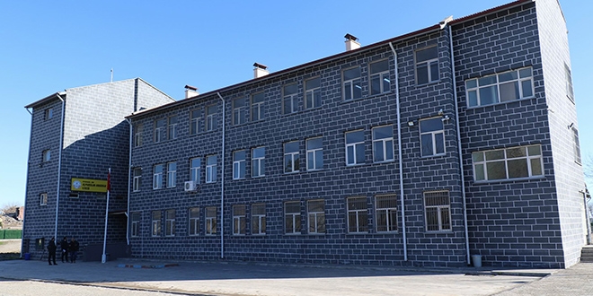 Yasaklı bölgedeki okul eğitime açıldı