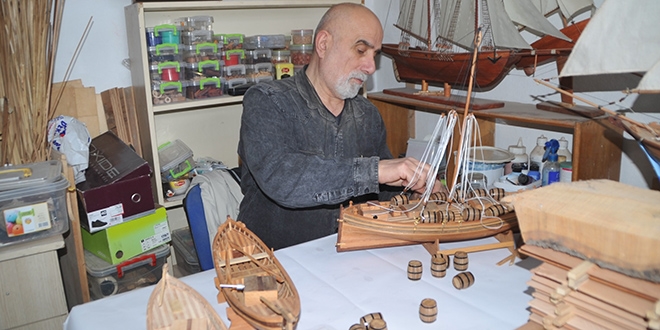 Emekli öğretmenin maket gemi hobisi