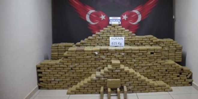 Mersin'de muz yüklü konteynerde 615 kilo kokain ele geçirildi