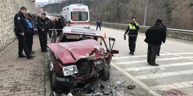 Karabük'te iki otomobil çarpıştı: 6 yaralı