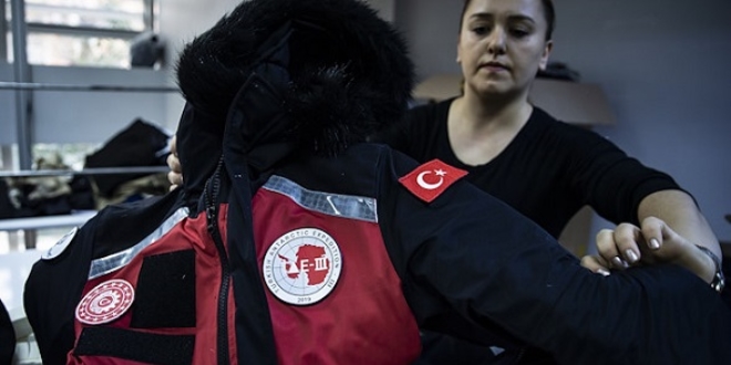 Antarktika'da yerli üretim kıyafetlerle ısınıyorlar
