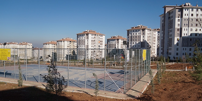 37 bloktan oluşan mahalleye 40 muhtar adayı