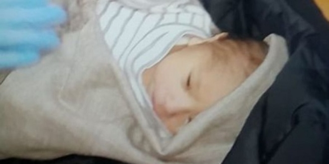 5 günlük bebeğini cami avlusuna bıraktı... Kimliği tesadüfen belirlendi