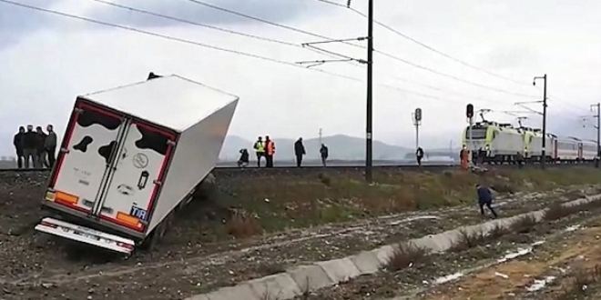 Kahramanmaraşta, faciadan dönüldü! Makinist treni son anda durdurdu