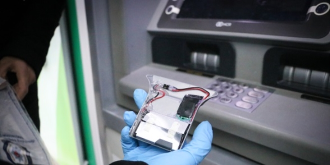 Adana'da ATM'de kameralı düzenek bulundu
