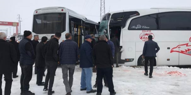 Malatya'da 2 otobüs çarpıştı, çok sayıda yaralı