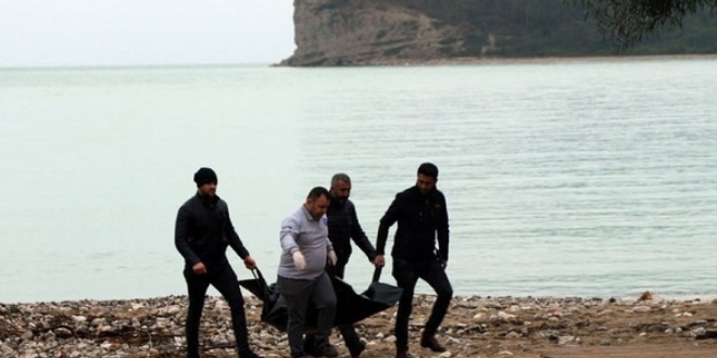 Antalya'da vcudunun st taraf olmayan erkek cesedi kyya vurdu