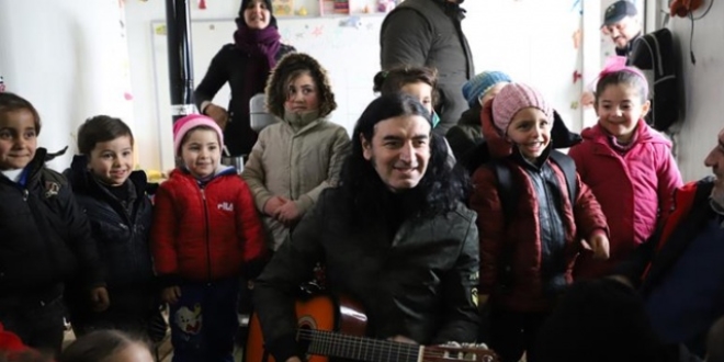 Kekilli'den örnek davranış: Suriye'de sığınmacı kamplarını ziyaret etti