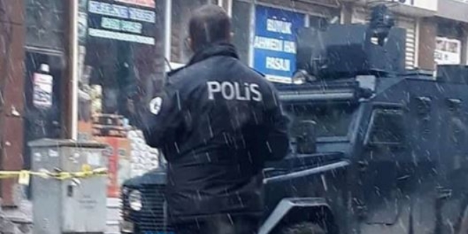 Doğubayazıt'ta silahlı kavga: 1'i polis 2 yaralı