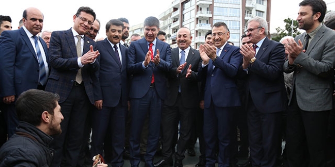 Fuat Oktay, sokak müzisyenine 100 lira verdi