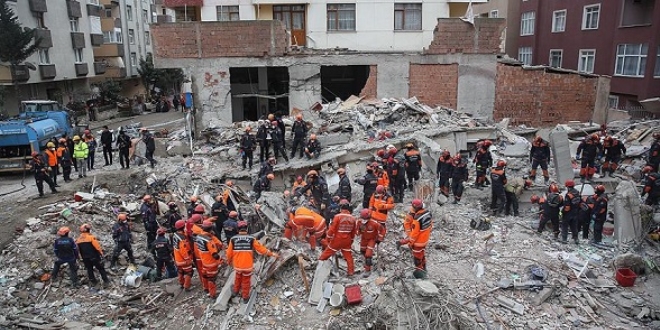 'Kartal'da çöken binada yaralananlardan 2'sini durumu ciddi'