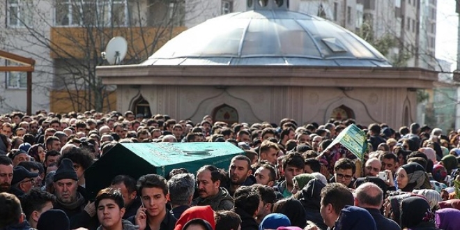 Çöken binada hayatını kaybeden minik Eylül ve dayısı toprağa verildi