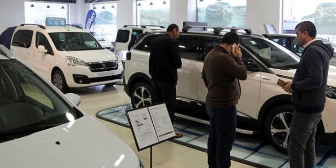 Yüksek faizler otomotive el freni çektirdi