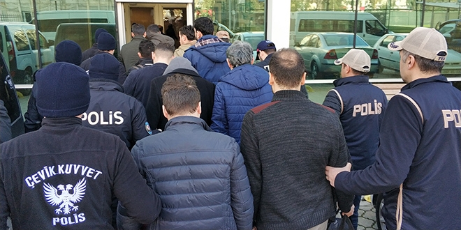 Adana'da 1'i polis, 31 pheli adliyeye sevkedildi