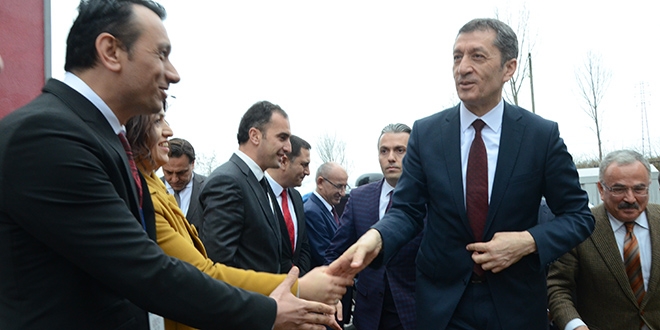 Bakan Ziya Selçuk öğrencilerin konserine katıldı