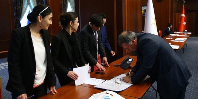 AK Parti'de liste mesaisi başladı: 40 bin kişi masada
