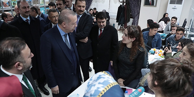 Erdoğan, Sincan'da millet kıraathanesini ziyaret etti