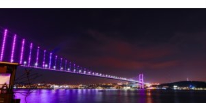 İstanbul'da köprüler epilepsiye dikkati çekmek için mora büründü