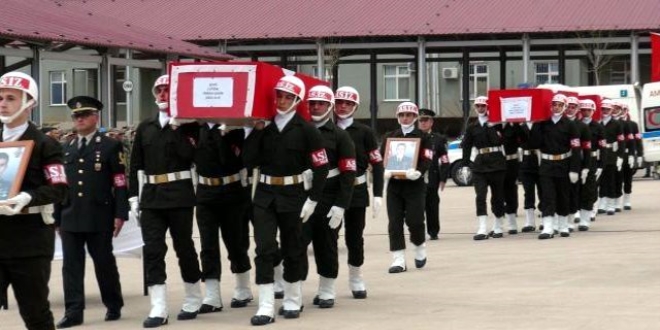 Helikopter kazasnda ehit olan 4 asker iin tren dzenlendi