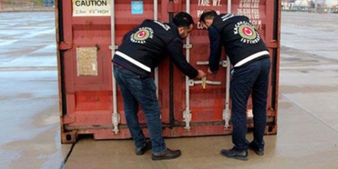 İzmir Aliağa Limanı'nda 500 bin paket kaçak sigara ele geçirildi