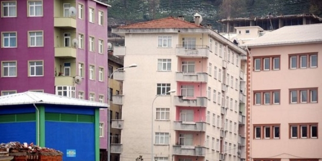 Rize'deki eğimli binalar korkutuyor
