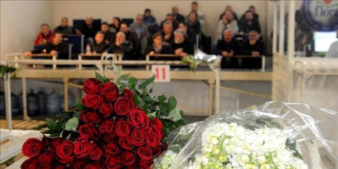 Sevgililer Günü öncesi çiçek mezatları hareketlendi