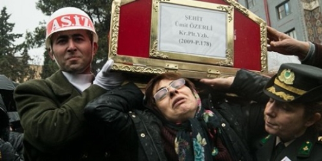Düşen helikopterde şehit olan 4 askere veda