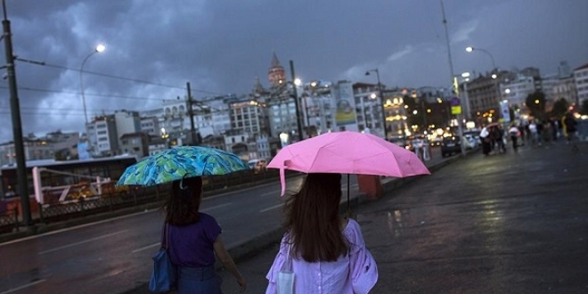 Meteorolojiden sağanak ve fırtına uyarısı