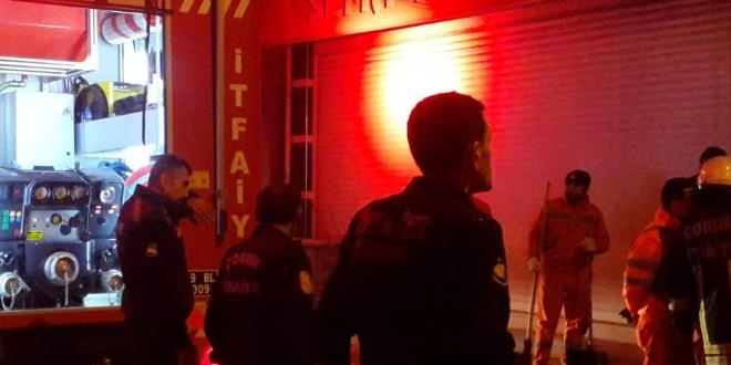 Tekstil atölyesinde yangın çıktı, bir itfaiye eri yaralandı