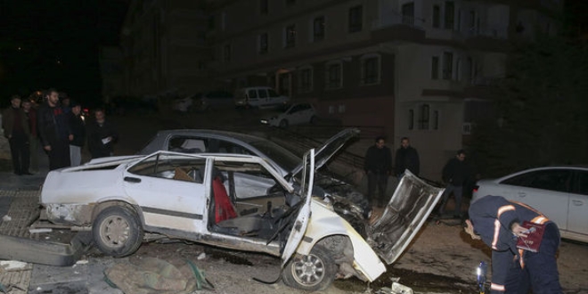 Başkent'te otomobil 50 metreden uçtu: 2 ağrı yaralı