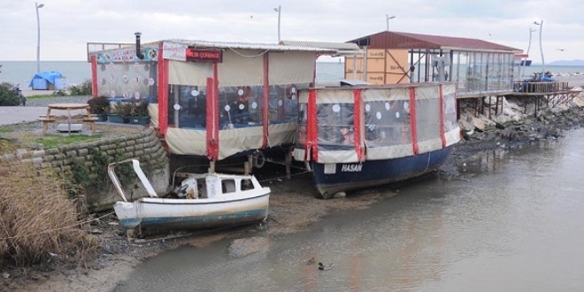 Yalova'da deniz 10 metre çekildi