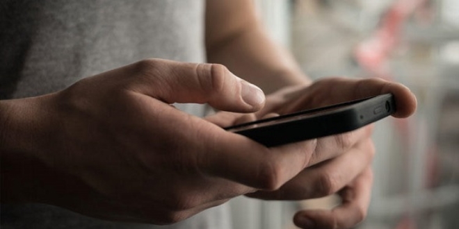 Uçakta telefonunu açık tutana 2 bin 124 lira ceza