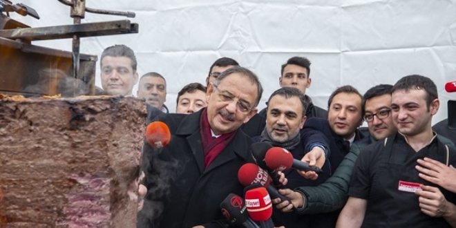 Özhaseki, Kılıçdaroğlu'dan kazandığı tazminatla döner dağıttı