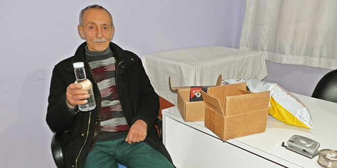 Telefon kazandığını sandı, paketten su şişesi çıktı
