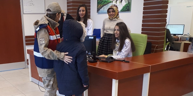 Aranan kız çocuğu bodrum katta uyurken bulundu
