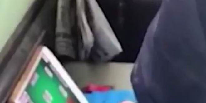 Direksiyon başında okey oynayan halk otobüsü şoförü yakalandı