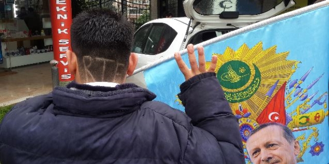 Kafasına 'RTE' kazıttı