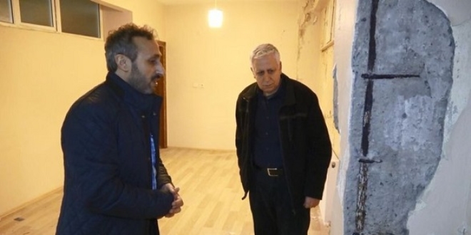 Sultangazi'de kolonlar atlayan binada tedirgin yaam