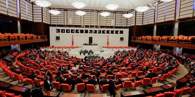 Hakim adaylığı yazılısında yeniden 70 puan şartı geliyor