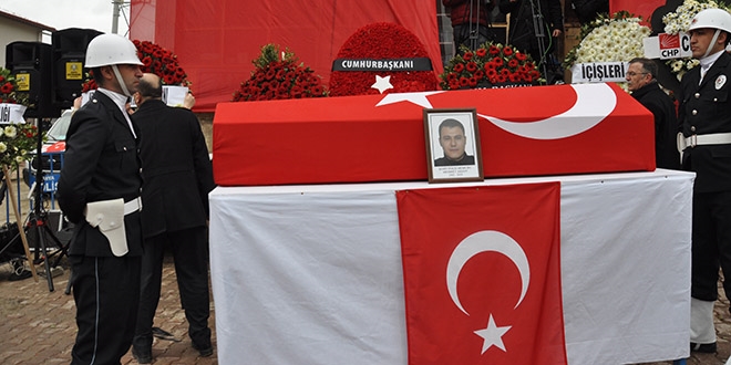 Şehit polis Aksoy son yolculuğuna uğurlandı