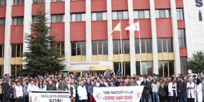 Acil serviste doktorlara saldırıya tepki