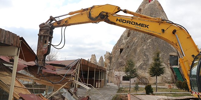 Kapadokya'da 6 kaçak yapı yıkıldı