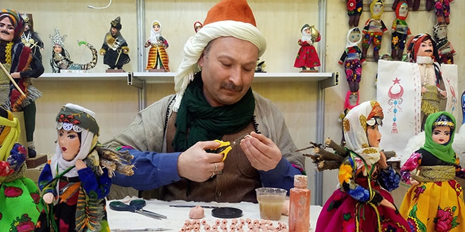Maddi sıkıntılarla başladı, mesleği oldu