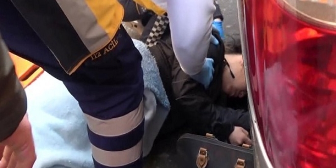 Beyoğlu'nda sokak ortasında sevgiliye feci dayak