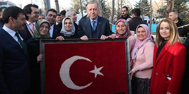 Erdoan, Trk bayrakl halya ilmek att