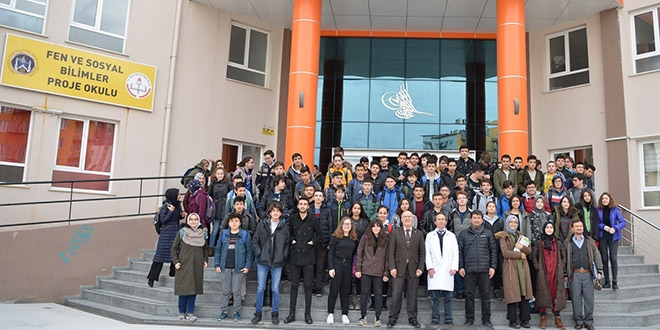 Rektör Savaş lise öğrencilerine matematiği anlattı